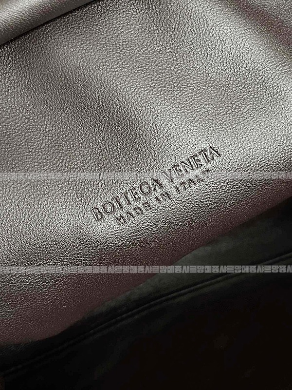 보테가베네타인트래치아토레더클러치스몰 20260216-095605-006루.jpg