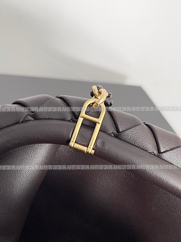 보테가베네타인트래치아토레더클러치스몰 20260216-095605-005루.jpg