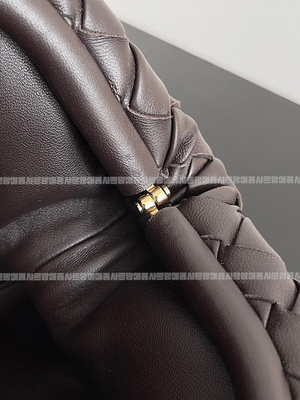보테가베네타인트래치아토레더클러치스몰 20260216-095605-008루.jpg