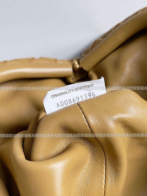 보테가베네타인트래치아토레더클러치스몰 20260216-095900-005루.jpg