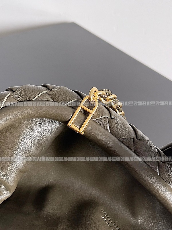 보테가베네타인트래치아토레더클러치스몰 20260216-100047-003루.jpg