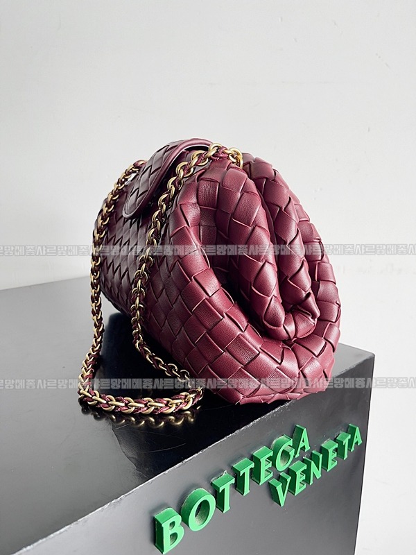 보테가베네타인트래치아토레더클러치스몰 20260216-100300-002루.jpg