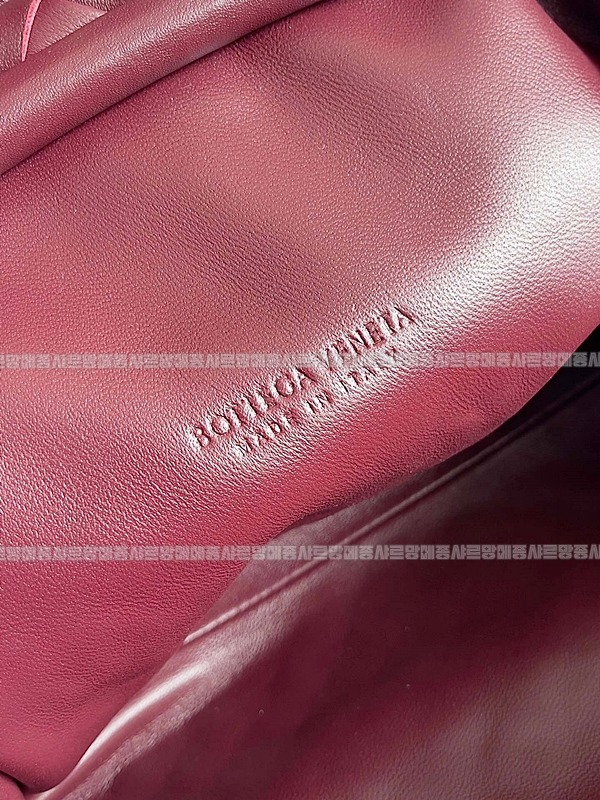 보테가베네타인트래치아토레더클러치스몰 20260216-100301-005루.jpg