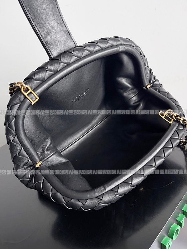 보테가베네타인트래치아토레더클러치스몰 20260216-100453-009루.jpg