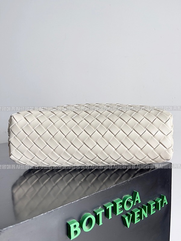 보테가베네타인트래치아토레더클러치스몰 20260216-100646-004루.jpg