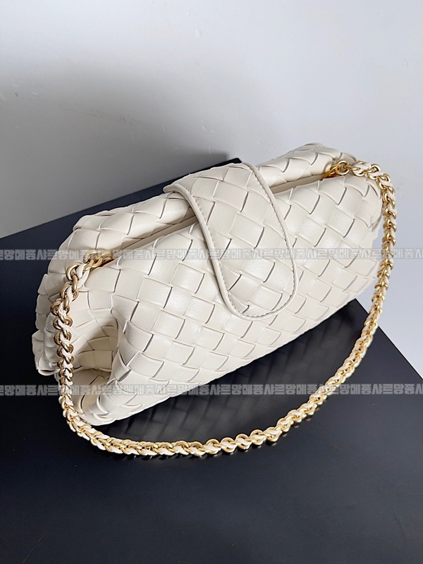 보테가베네타인트래치아토레더클러치스몰 20260216-100646-002루.jpg