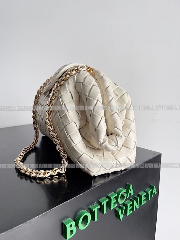 보테가베네타인트래치아토레더클러치스몰 20260216-100646-003루.jpg