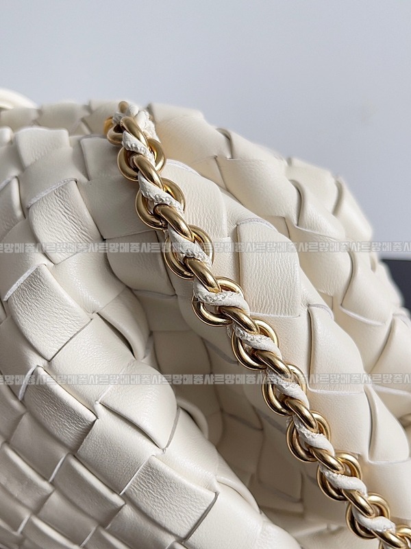 보테가베네타인트래치아토레더클러치스몰 20260216-100646-005루.jpg