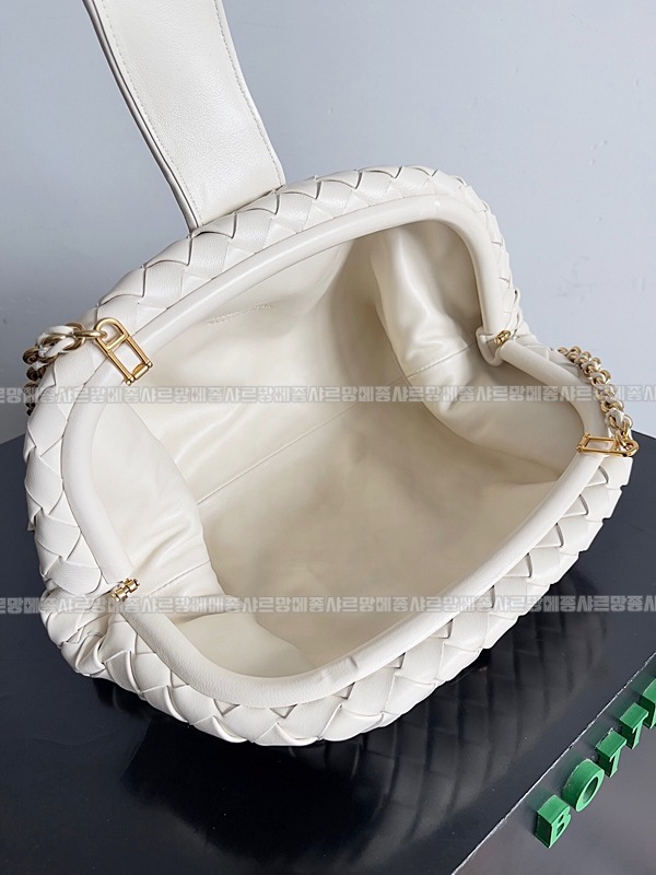 보테가베네타인트래치아토레더클러치스몰 20260216-100647-009루.jpg