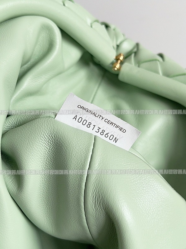 보테가베네타인트래치아토레더클러치스몰 20260216-100833-008루.jpg