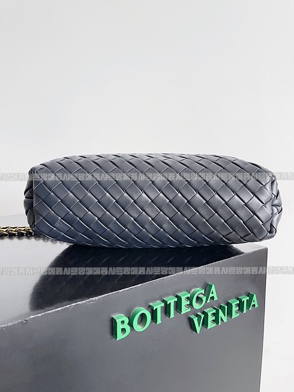 보테가베네타인트래치아토레더클러치스몰 20260216-101041-003루.jpg