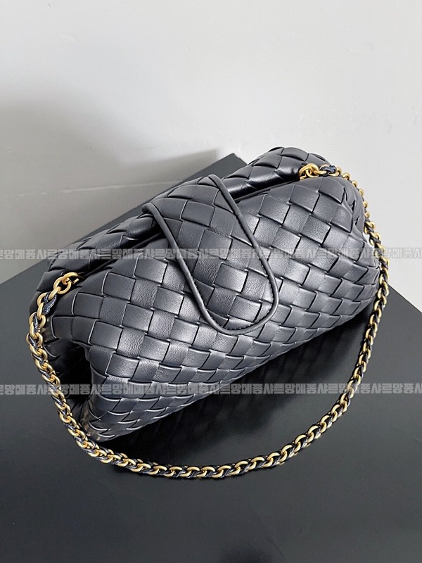 보테가베네타인트래치아토레더클러치스몰 20260216-101041-004루.jpg