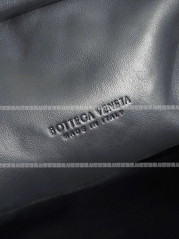보테가베네타인트래치아토레더클러치스몰 20260216-101041-006루.jpg