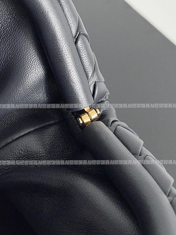 보테가베네타인트래치아토레더클러치스몰 20260216-101041-008루.jpg