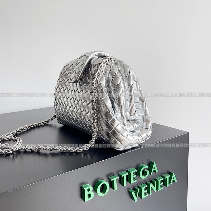 보테가베네타인트래치아토레더클러치스몰 20260216-101253-002루.jpg