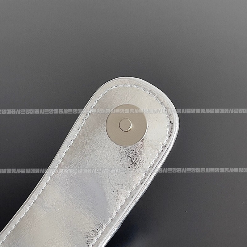 보테가베네타인트래치아토레더클러치스몰 20260216-101253-005루.jpg