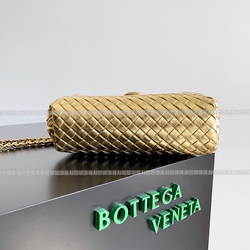 보테가베네타인트래치아토레더클러치스몰 20260216-102356-003루.jpg