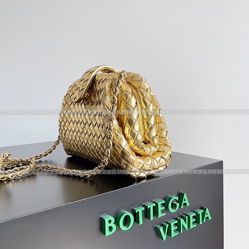 보테가베네타인트래치아토레더클러치스몰 20260216-102356-002루.jpg