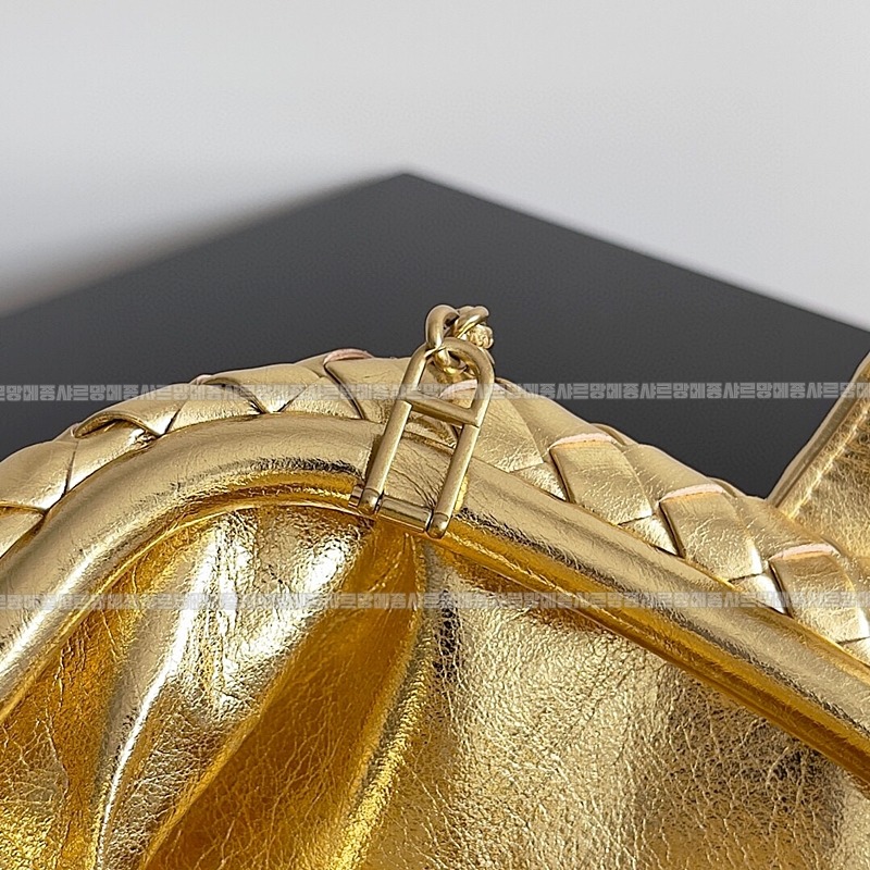 보테가베네타인트래치아토레더클러치스몰 20260216-102356-006루.jpg