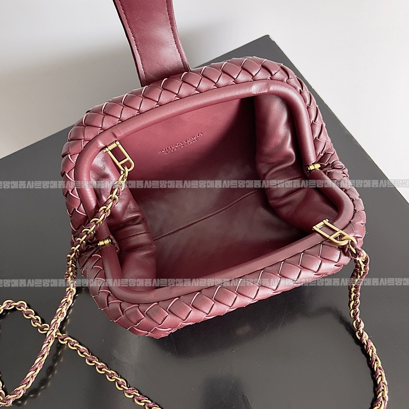 보테가베네타인트래치아토레더클러치스몰 20260216-102558-009루.jpg