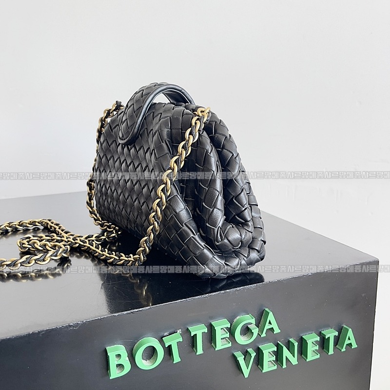 보테가베네타인트래치아토레더클러치스몰 20260216-102818-002루.jpg