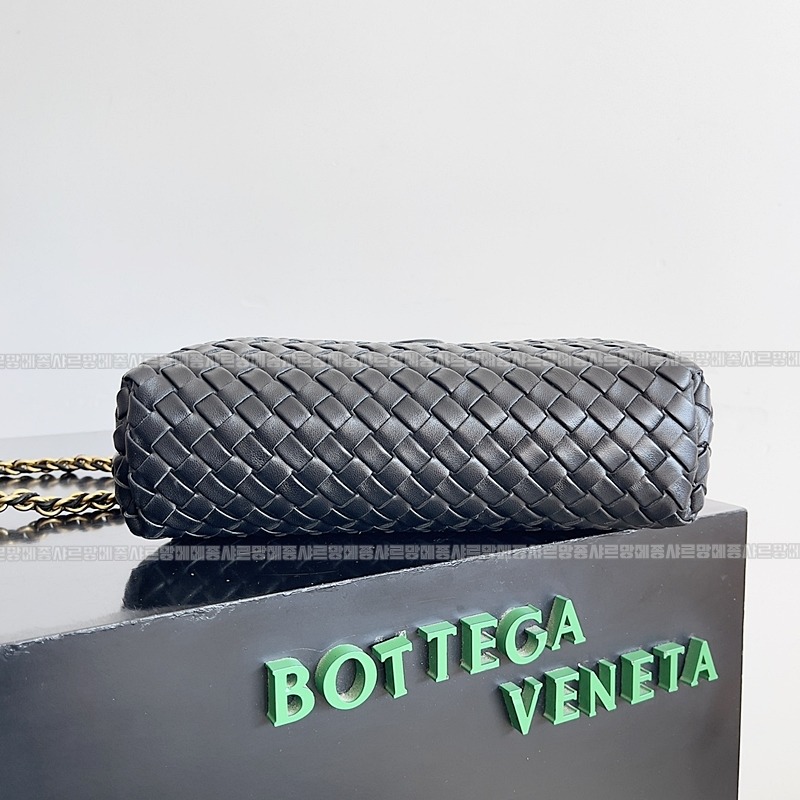 보테가베네타인트래치아토레더클러치스몰 20260216-102818-003루.jpg