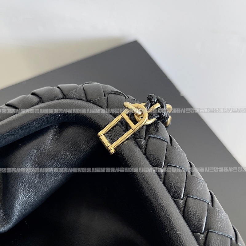 보테가베네타인트래치아토레더클러치스몰 20260216-102818-005루.jpg