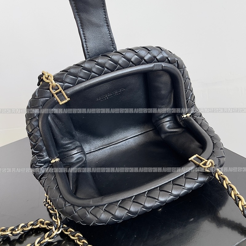 보테가베네타인트래치아토레더클러치스몰 20260216-102819-009루.jpg