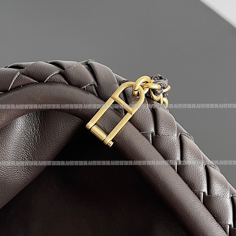 보테가베네타인트래치아토레더클러치스몰 20260216-103038-005루.jpg