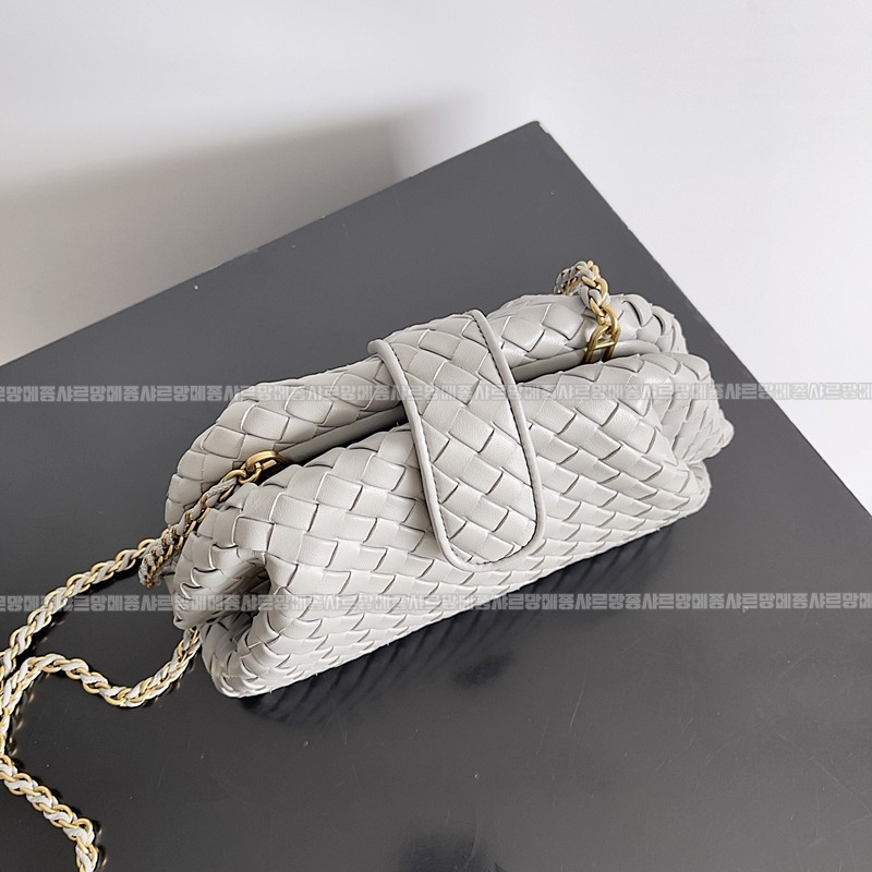 보테가베네타인트래치아토레더클러치스몰 20260216-103226-003루.jpg