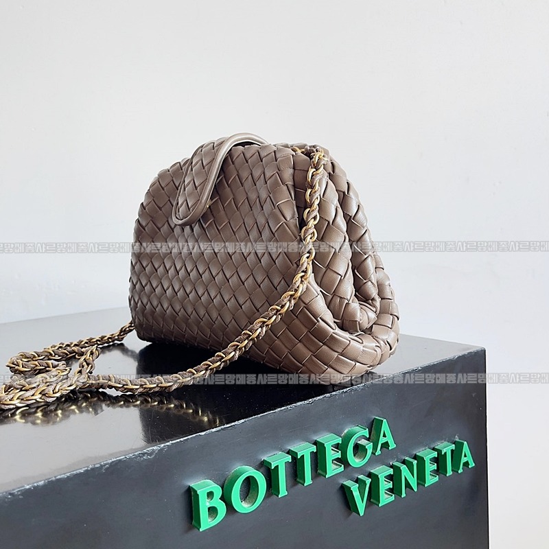 보테가베네타인트래치아토레더클러치스몰 20260216-103446-002루.jpg