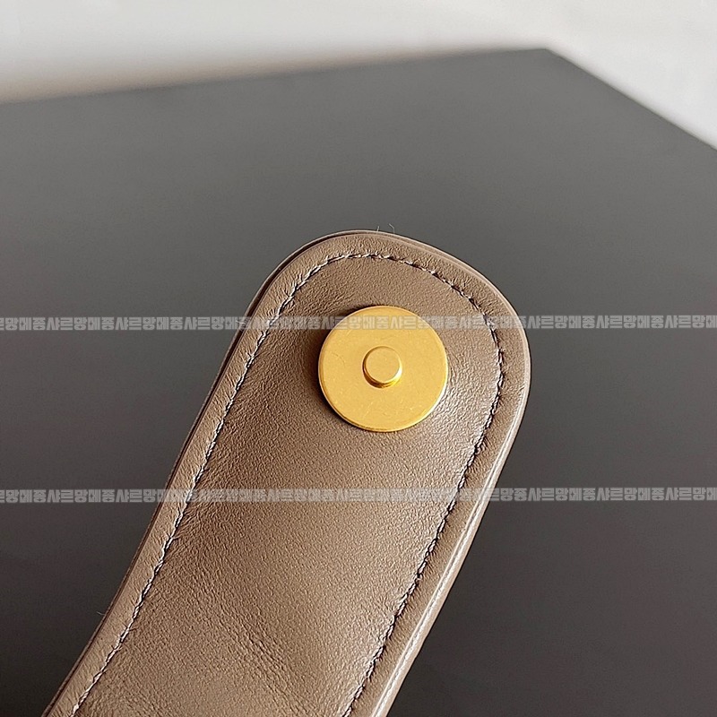 보테가베네타인트래치아토레더클러치스몰 20260216-103446-006루.jpg