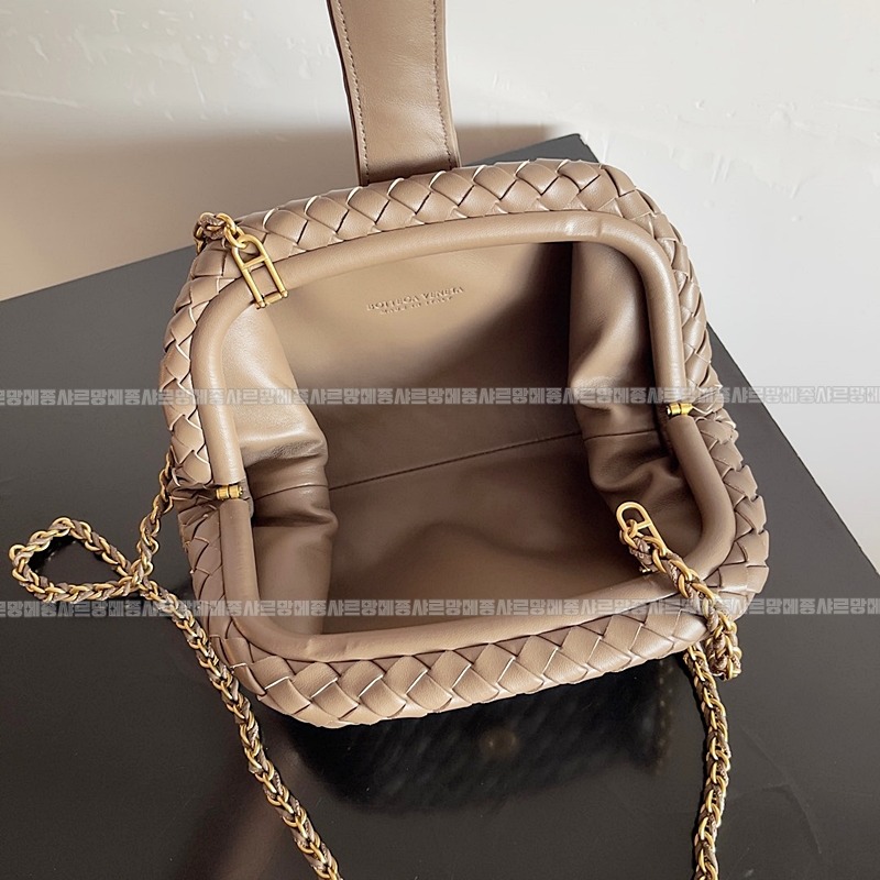 보테가베네타인트래치아토레더클러치스몰 20260216-103447-009루.jpg