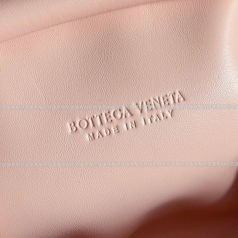 보테가베네타인트래치아토레더클러치스몰 20260216-103643-007루.jpg
