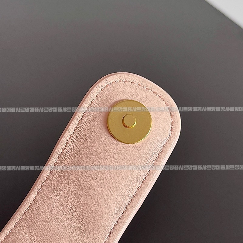 보테가베네타인트래치아토레더클러치스몰 20260216-103642-005루.jpg