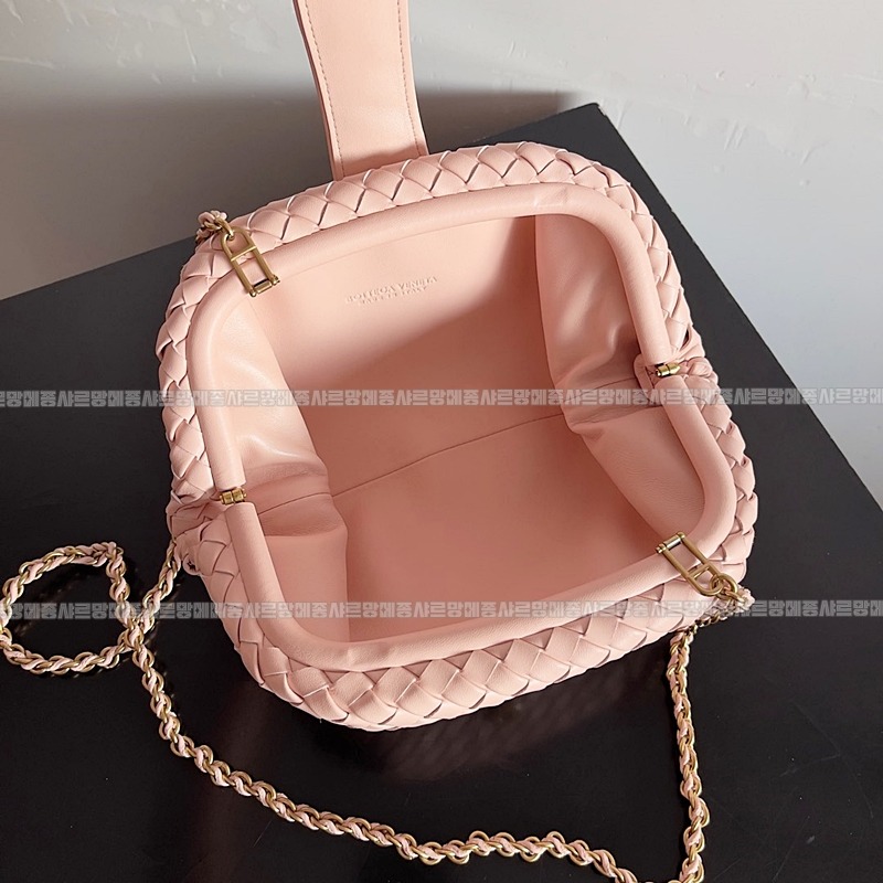 보테가베네타인트래치아토레더클러치스몰 20260216-103643-009루.jpg