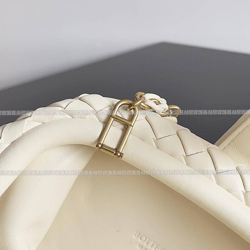 보테가베네타인트래치아토레더클러치스몰 20260216-103918-006루.jpg