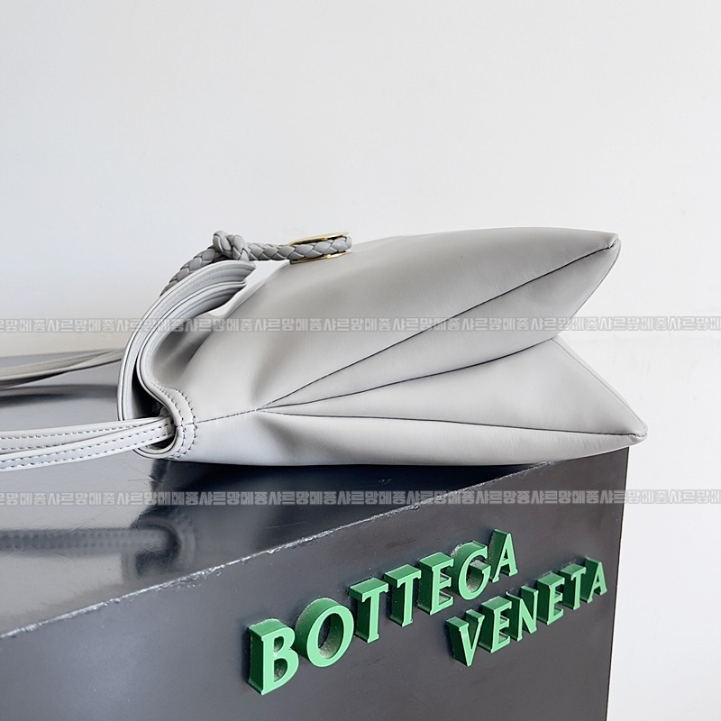 보테가베네타리베르타숄더백 20260216-111232-002루.jpg