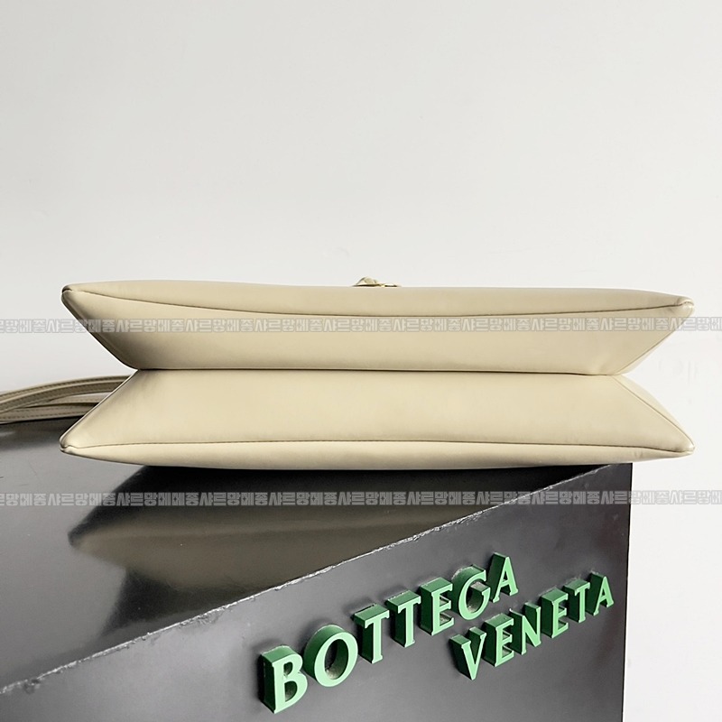 보테가베네타리베르타숄더백 20260216-111602-004루.jpg