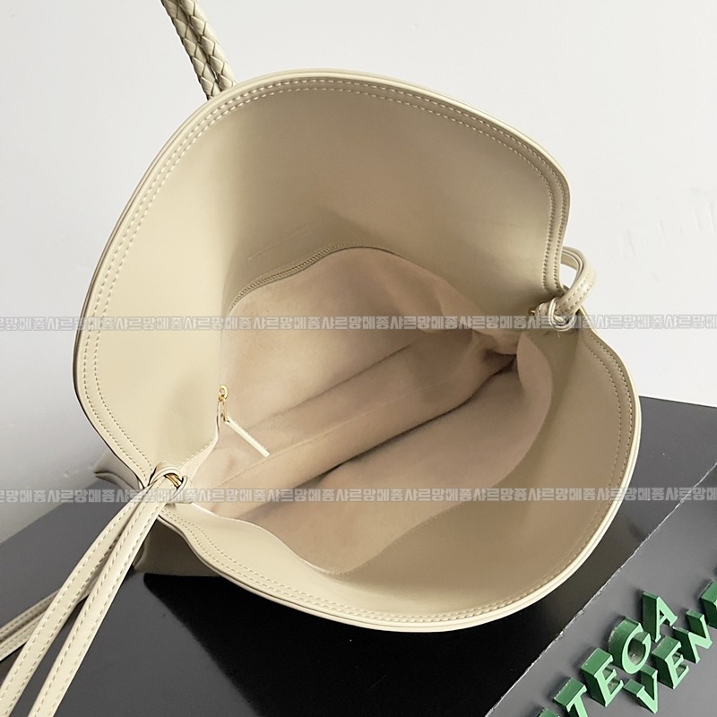 보테가베네타리베르타숄더백 20260216-111602-009루.jpg