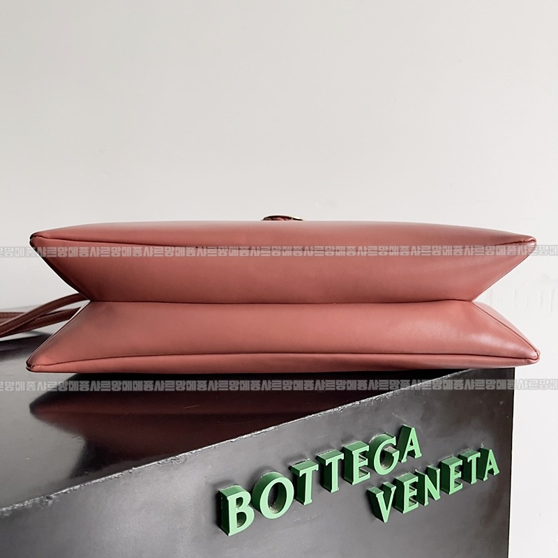 보테가베네타리베르타숄더백 20260216-111938-004루.jpg