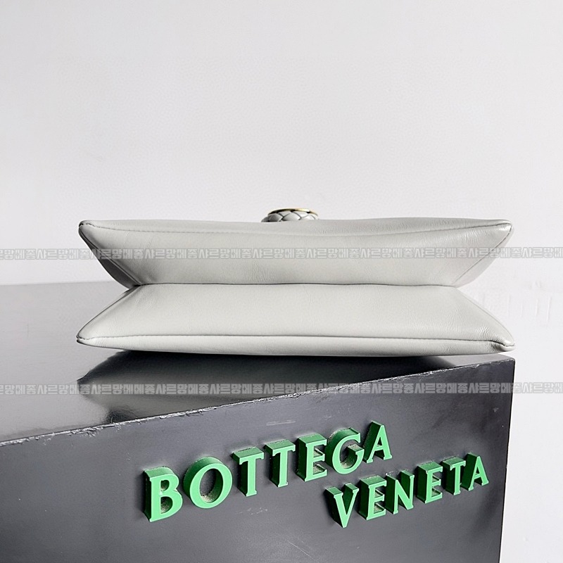 보테가베네타리베르타숄더백스몰 20260216-112143-004루.jpg