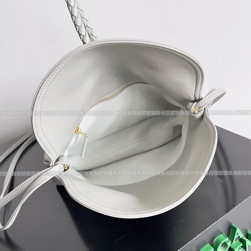 보테가베네타리베르타숄더백스몰 20260216-112144-009루.jpg