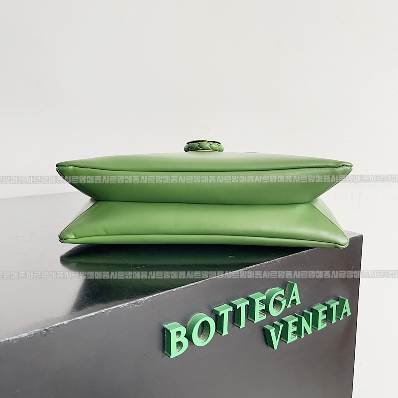 보테가베네타리베르타숄더백스몰 20260216-123332-004루.jpg