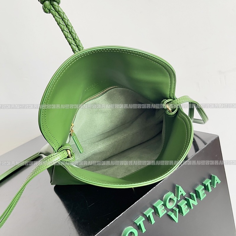 보테가베네타리베르타숄더백스몰 20260216-123332-009루.jpg