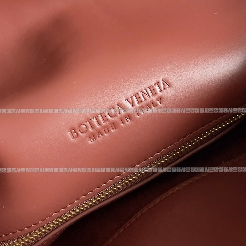 보테가베네타리베르타숄더백스몰 20260216-123612-007루.jpg