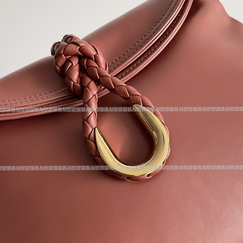 보테가베네타리베르타숄더백스몰 20260216-123612-005루.jpg