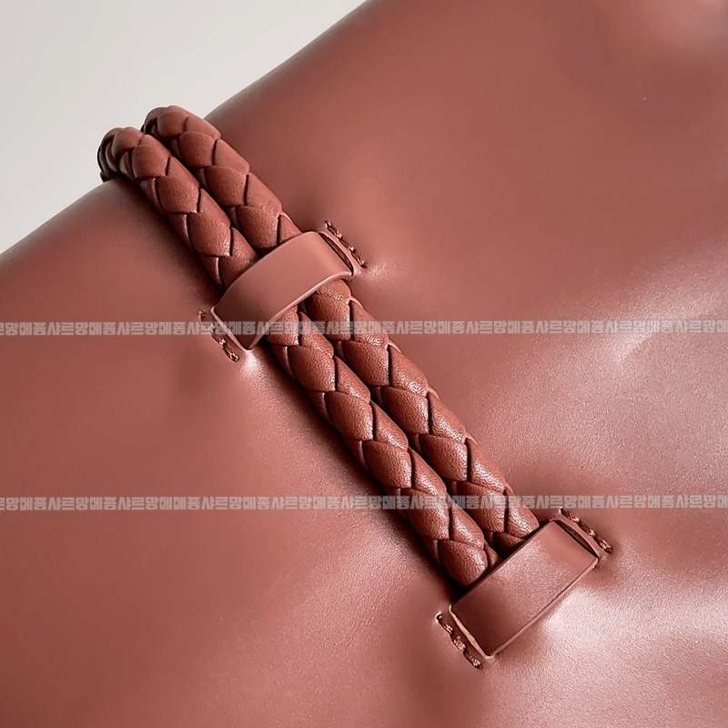 보테가베네타리베르타숄더백스몰 20260216-123612-006루.jpg