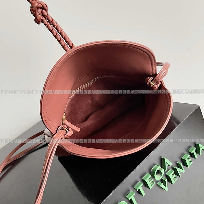 보테가베네타리베르타숄더백스몰 20260216-123612-009루.jpg