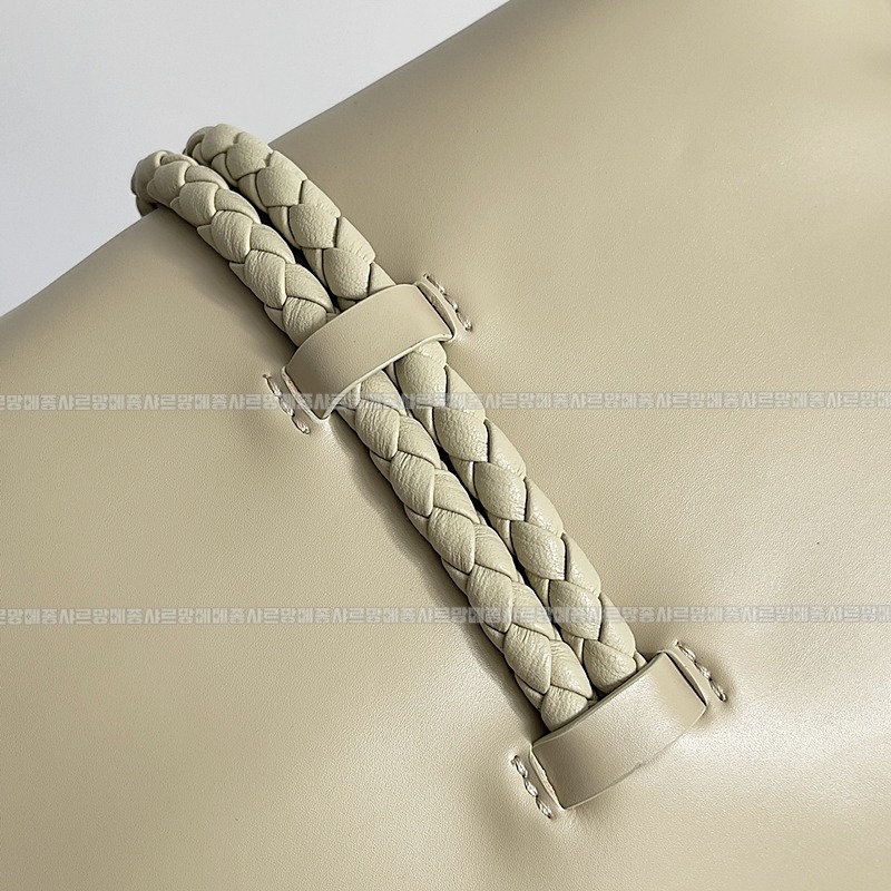 보테가베네타리베르타숄더백스몰 20260216-123814-006루.jpg